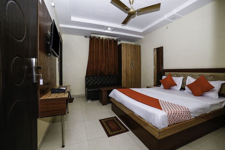Room 12 of 18