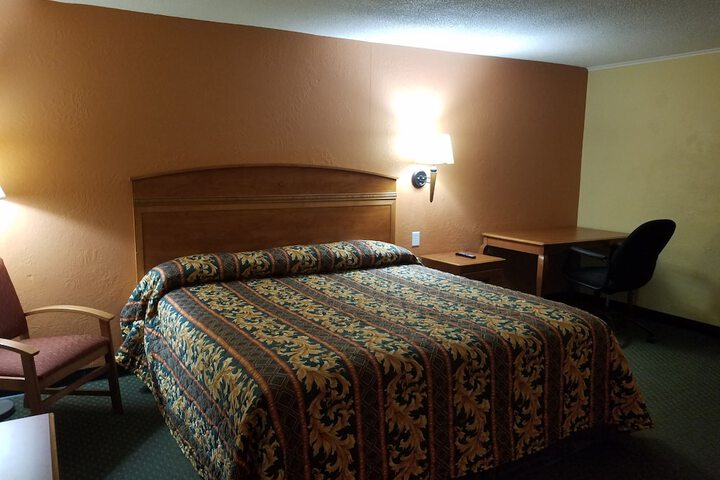 Room 4 of 27