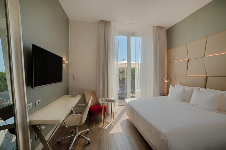 Room 35 of 111