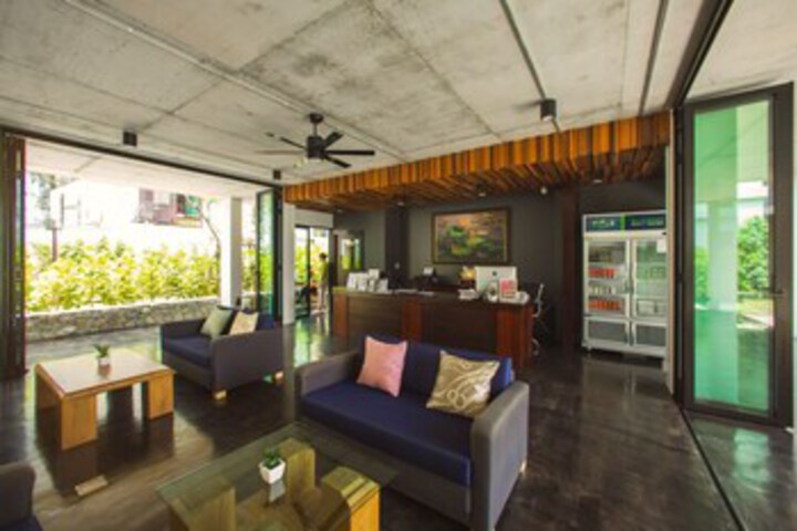 Lounge 66 of 108