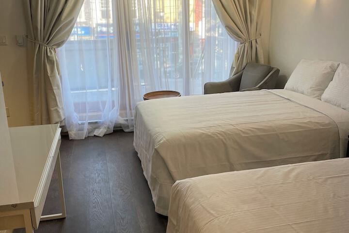 Room 11 of 36