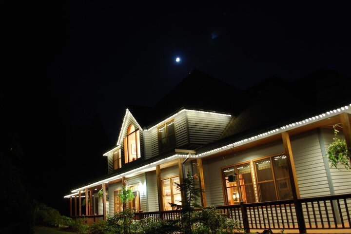 Exterior of MERITAGE MEADOWS INN