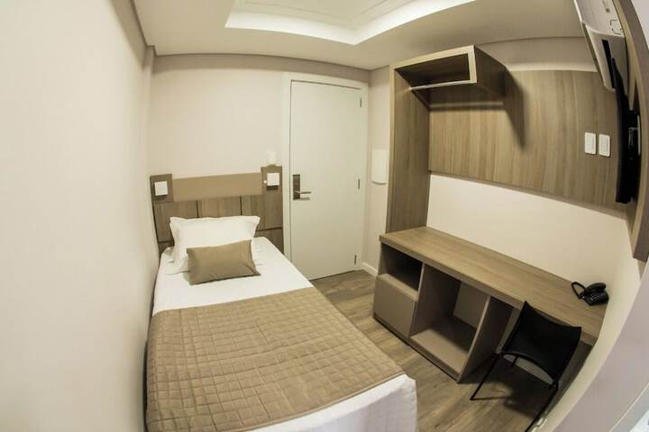 Room 13 of 34