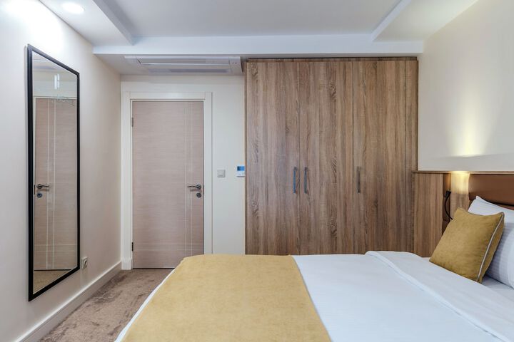 Room 42 of 170