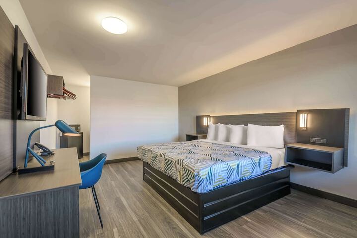 Room 5 of 25