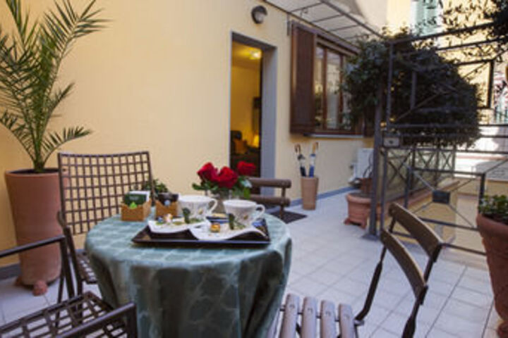 The Golden House Florence Suite