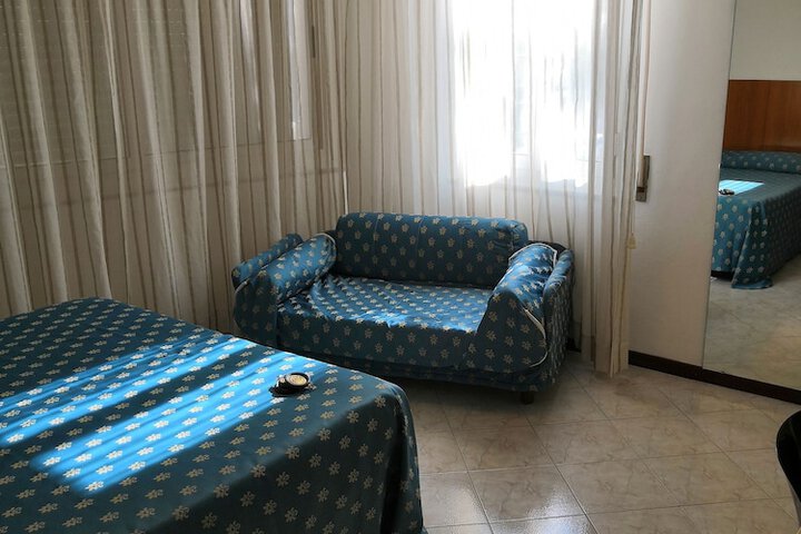 Room 3 of 28