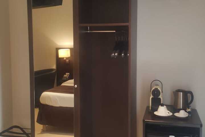 Room 18 of 33