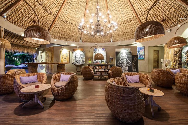 Entrance & Lobby