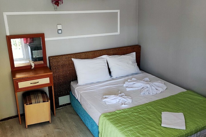 Room 13 of 49