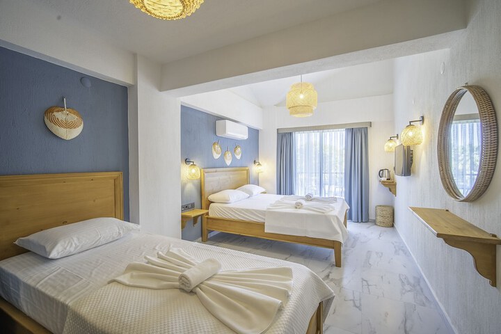 Room 4 of 28