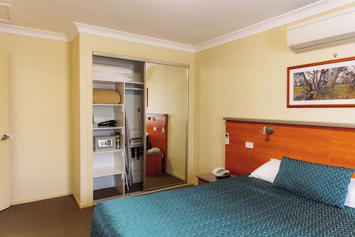 Room 9 of 95