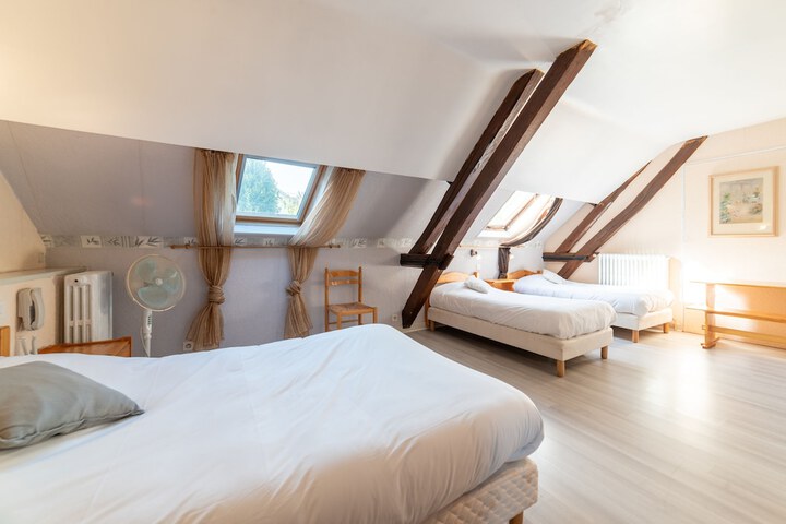 Room 10 of 31