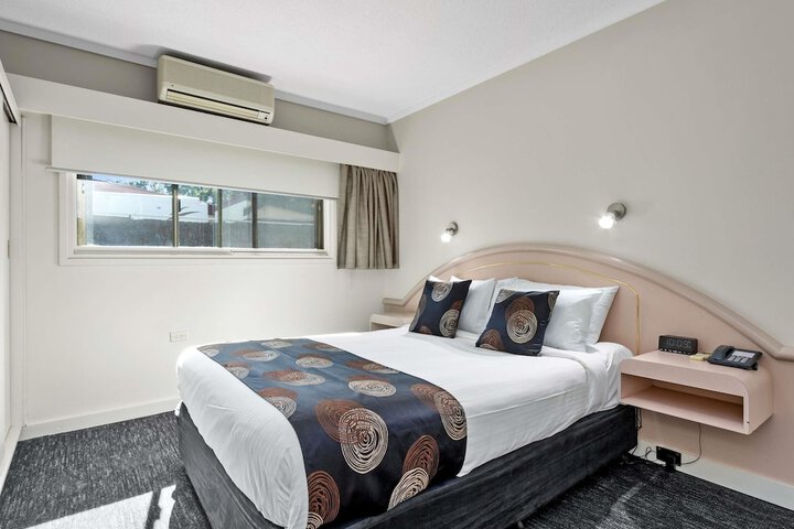 Room 16 of 28