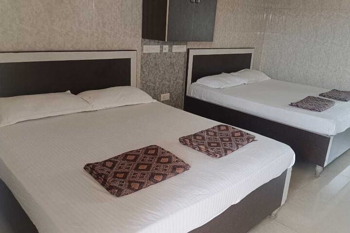 Room 6 of 14