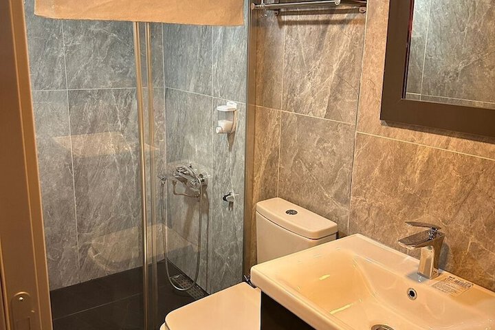 Room 10 of 14