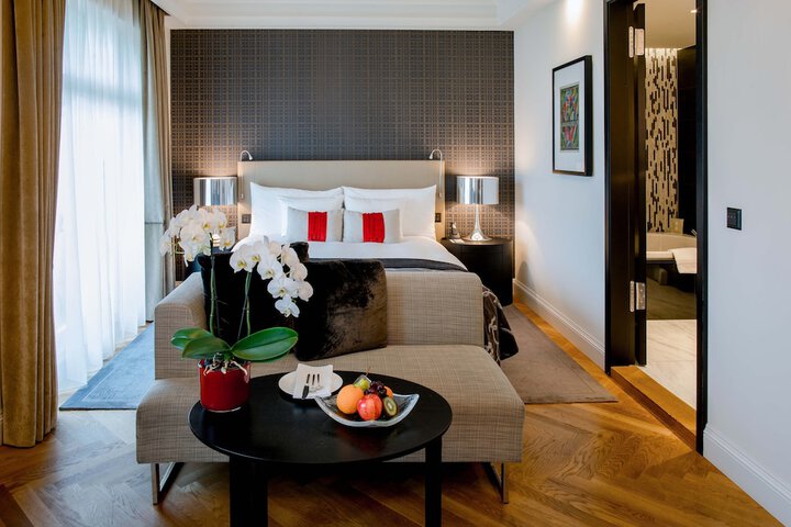Room 27 of 107