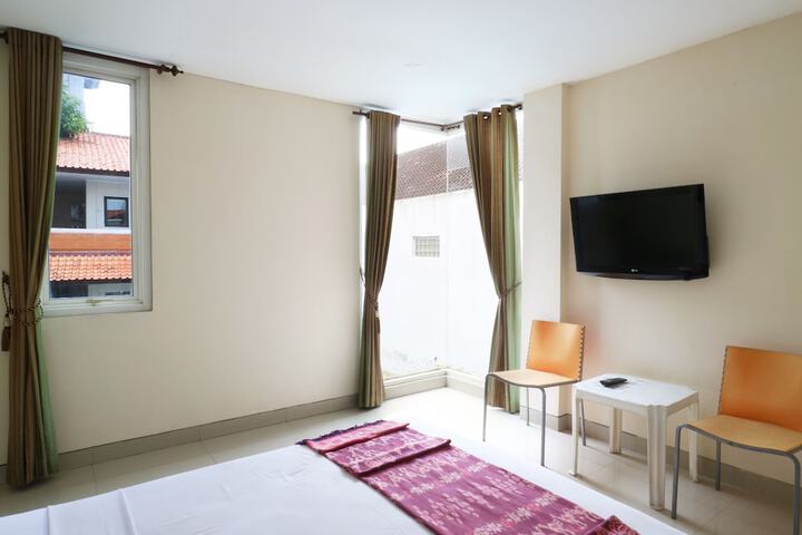 Room 13 of 32