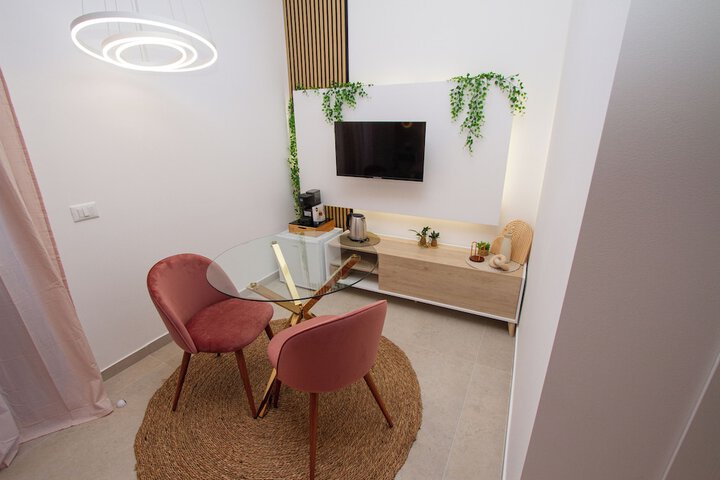 Room 16 of 90