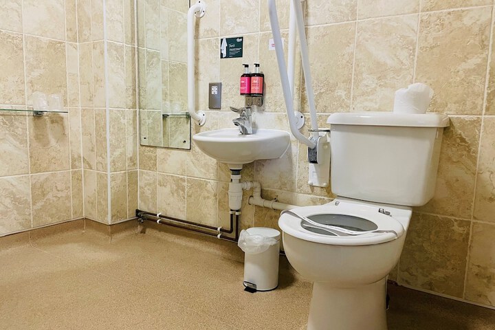 Room 9 of 29