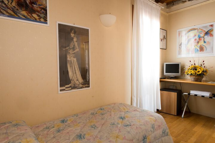 Room 5 of 13