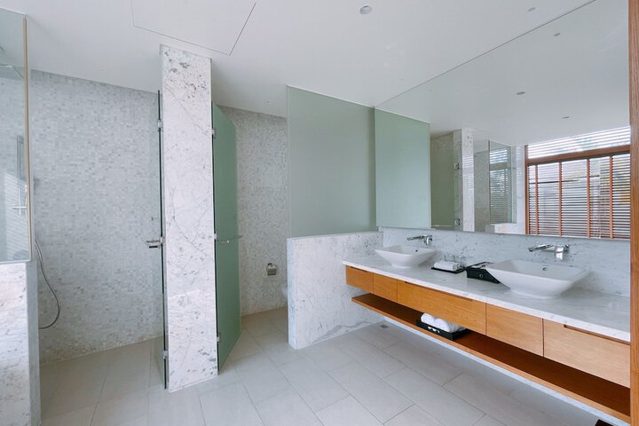Room 205 of 246