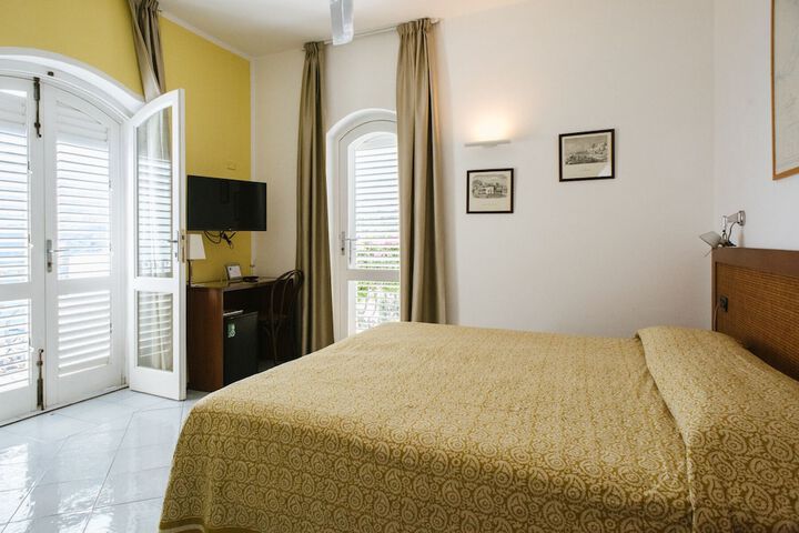 Room 4 of 49