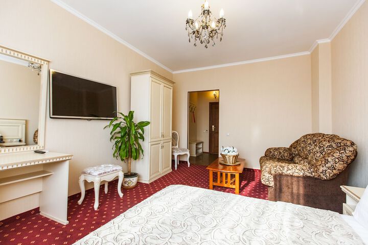 Room 4 of 81