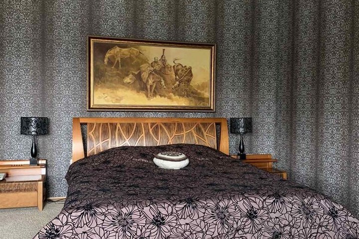 Room 10 of 29