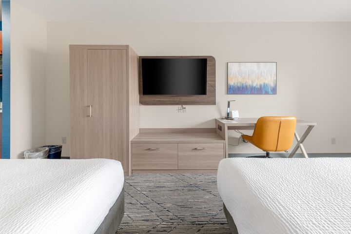 Room 3 of 64