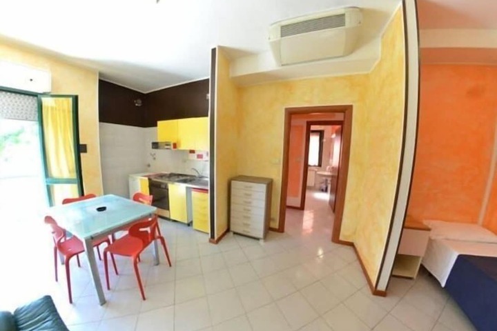 Room 8 of 15