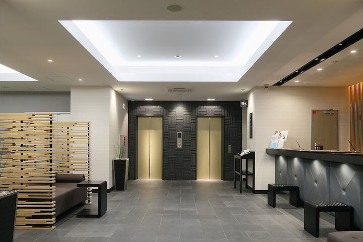 Entrance & Lobby
