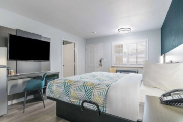 Room 10 of 26