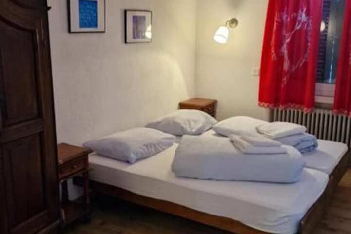 Room 3 of 65