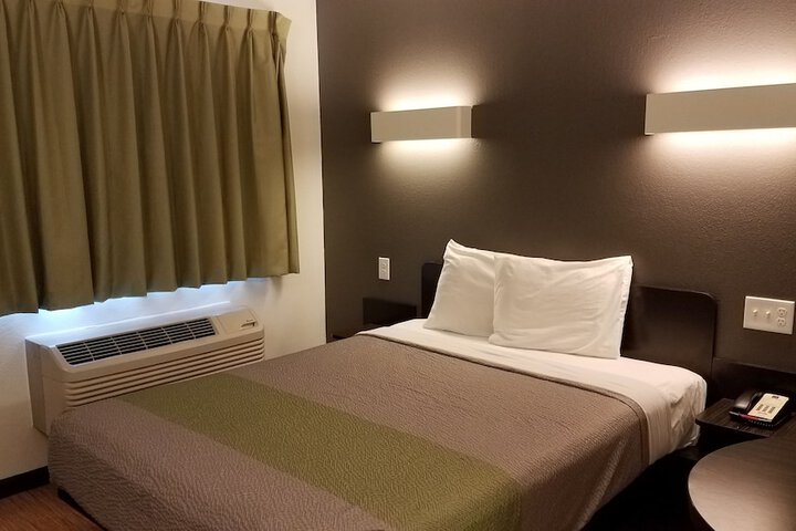 Room 18 of 49