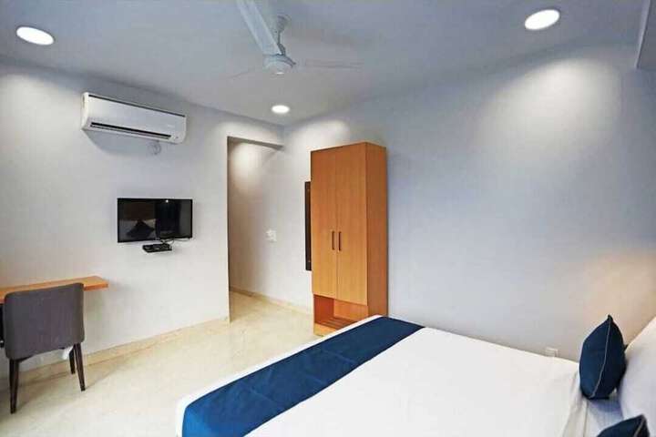 Room 4 of 6