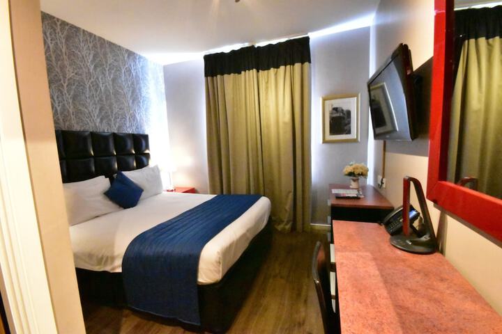 Room 83 of 182