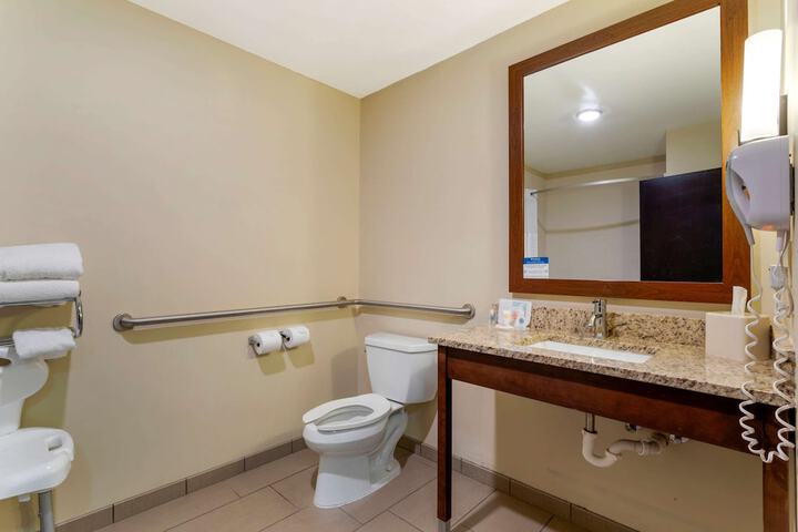 1 King Bed Suite (13 of 14)