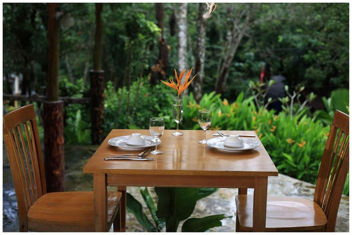 Dining 7 of 16