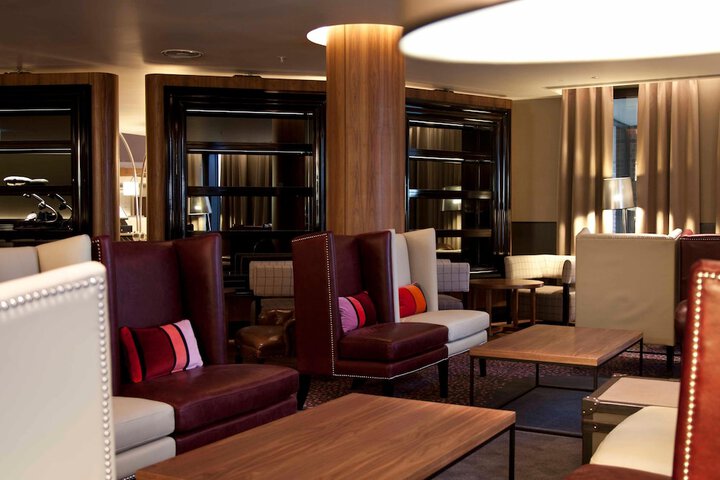 Lounge 50 of 88