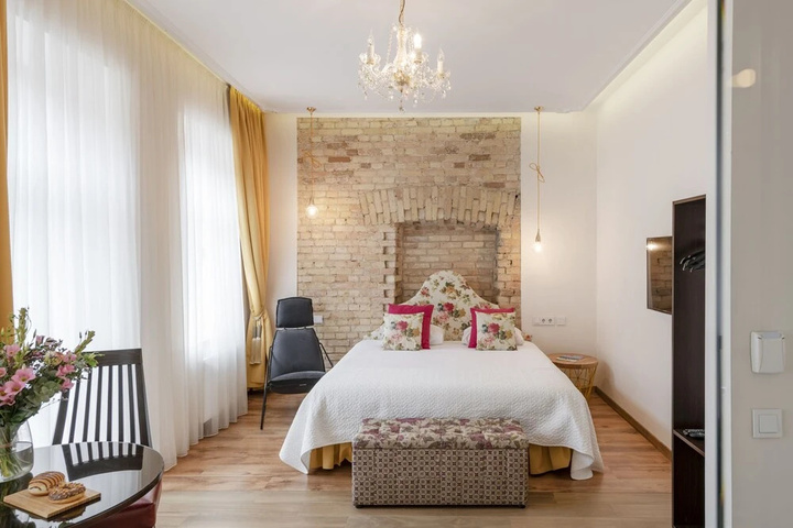 guest_rooms