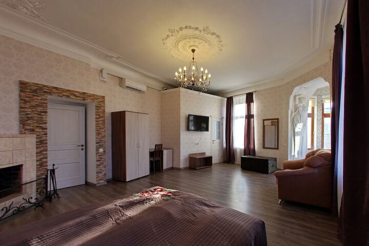 Room 5 of 20
