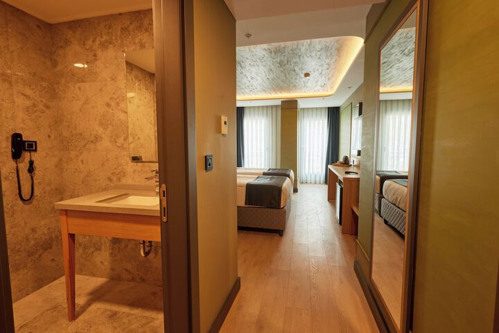 Room 16 of 72