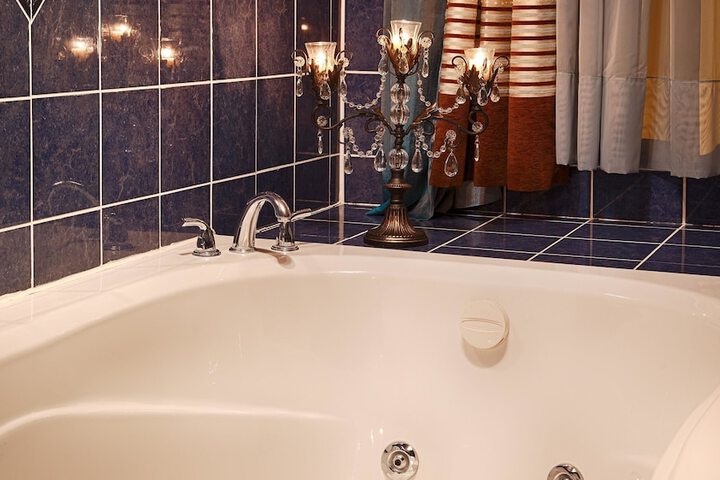 Private spa tub
