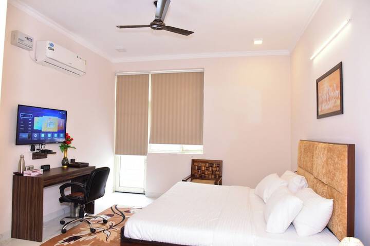 Room 7 of 11