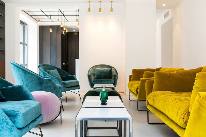 Lobby lounge