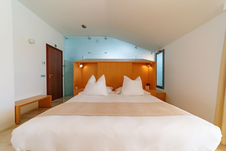 Room 62 of 249