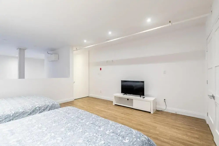 Room 6 of 23