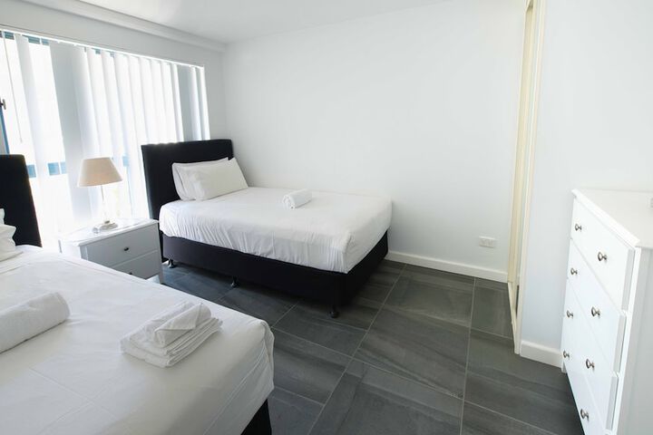 Room 2 of 68