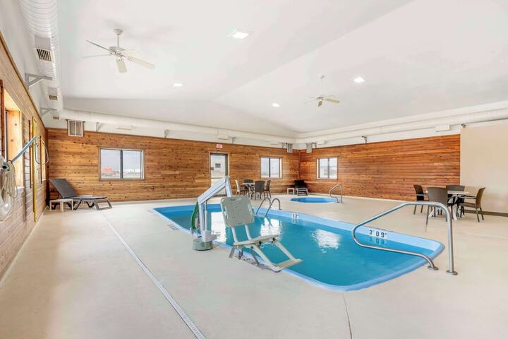 Pool 25 of 42